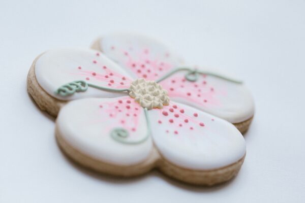 Detailed flower Katy biscuit decorating classes for adults